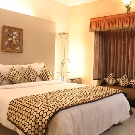 New Hotel Europa Inn Rajkot Exterior foto