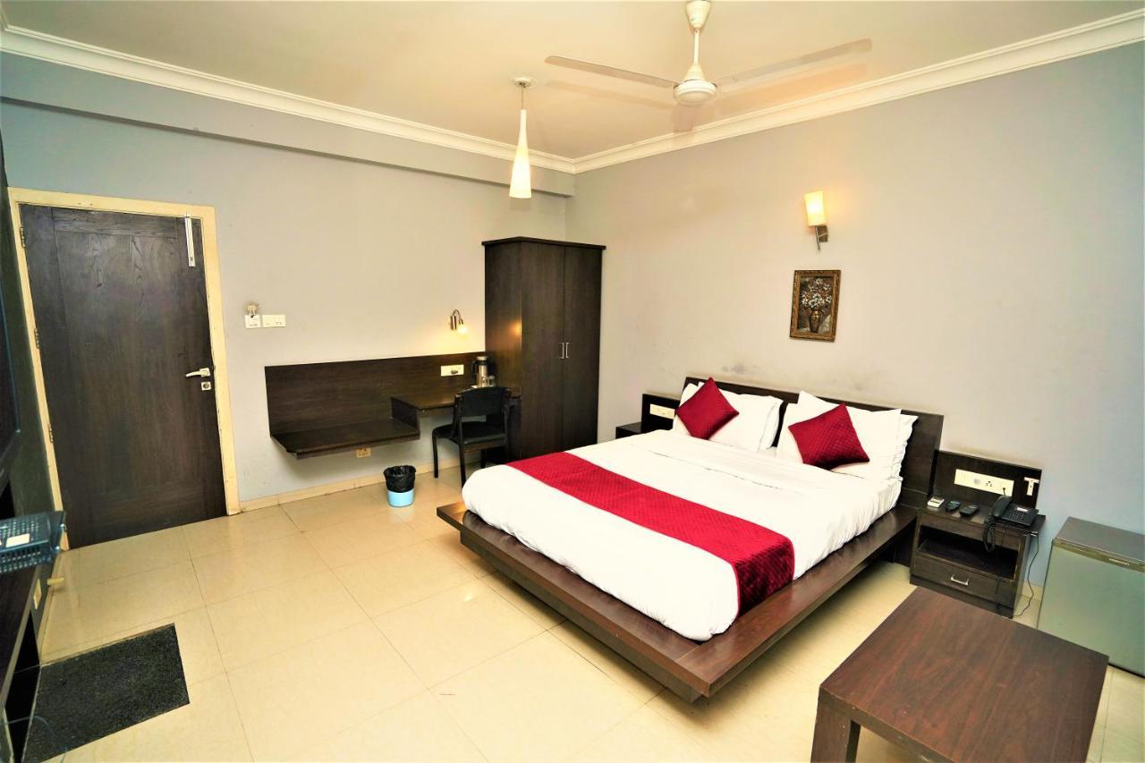 New Hotel Europa Inn Rajkot Exterior foto