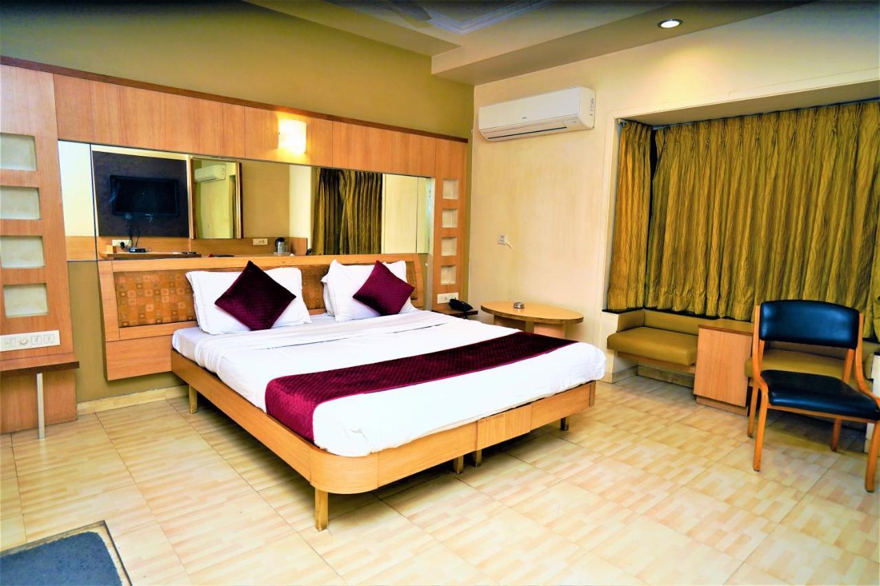 New Hotel Europa Inn Rajkot Exterior foto