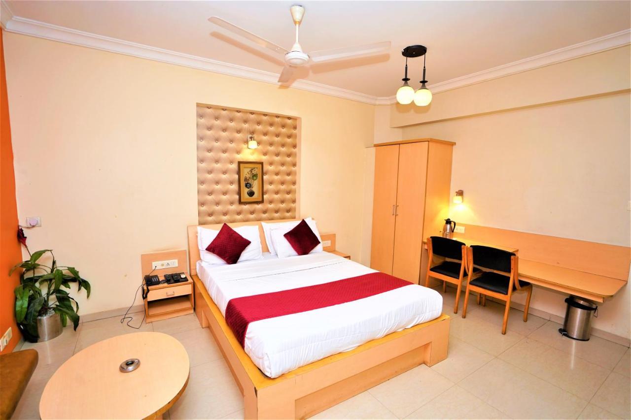New Hotel Europa Inn Rajkot Exterior foto
