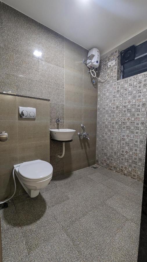 New Hotel Europa Inn Rajkot Exterior foto