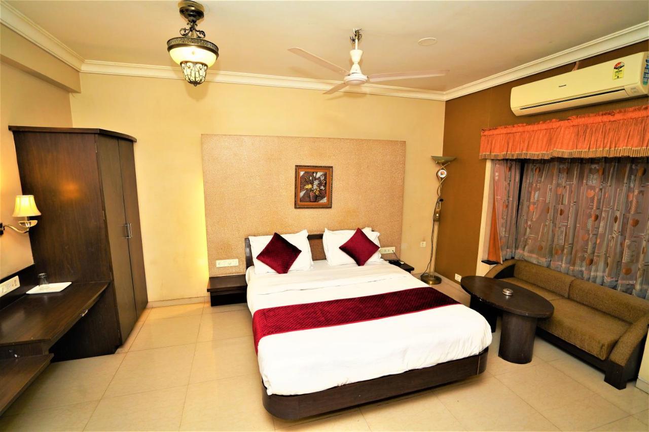 New Hotel Europa Inn Rajkot Exterior foto