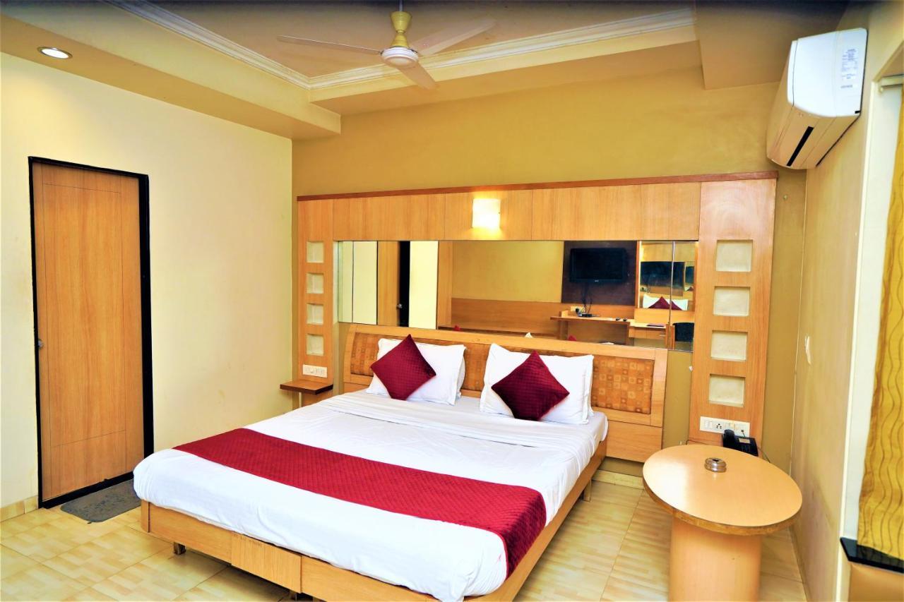 New Hotel Europa Inn Rajkot Exterior foto