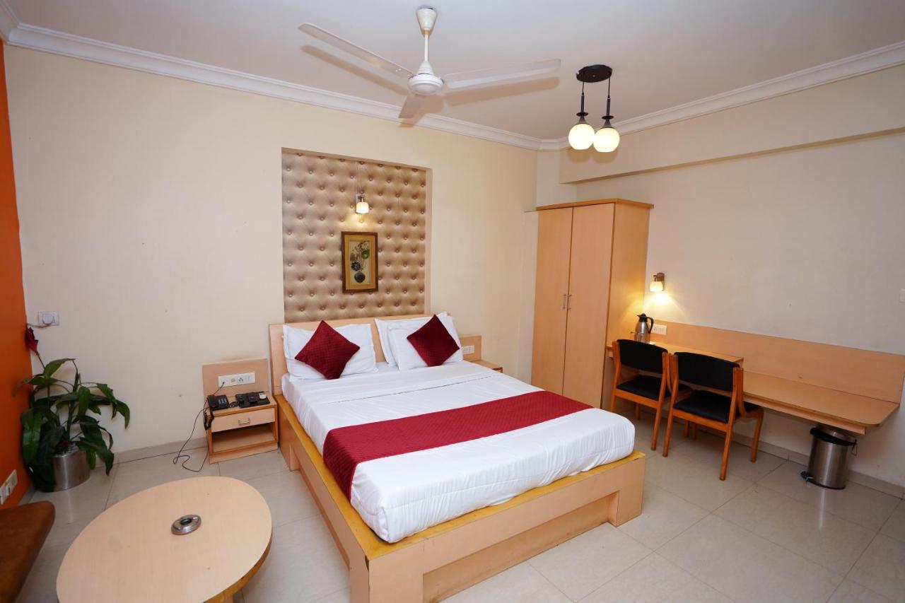 New Hotel Europa Inn Rajkot Exterior foto
