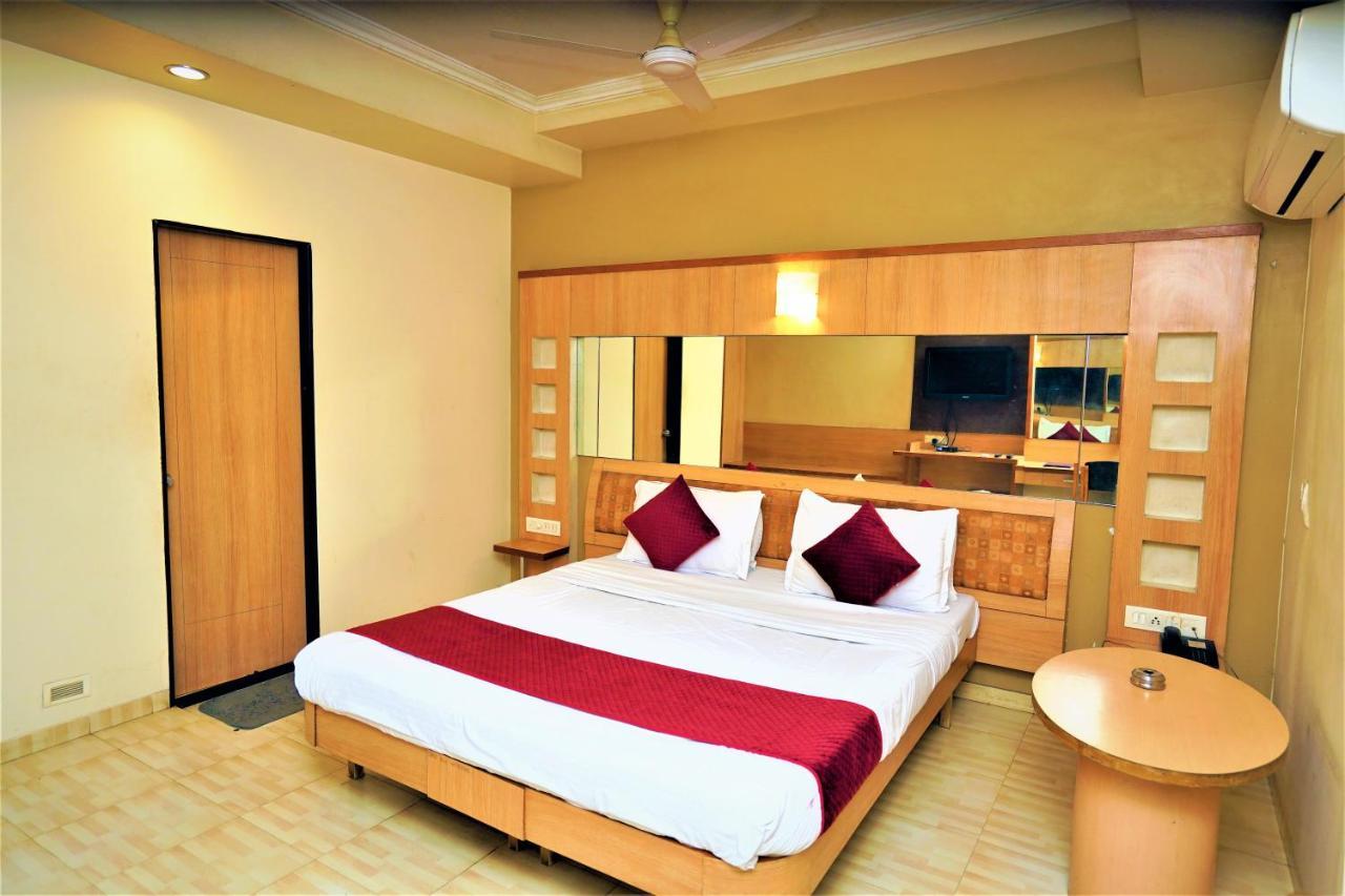 New Hotel Europa Inn Rajkot Exterior foto