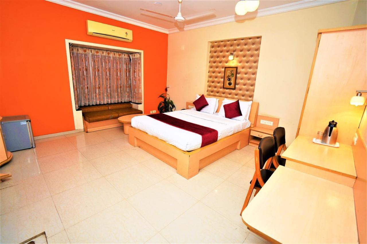 New Hotel Europa Inn Rajkot Exterior foto
