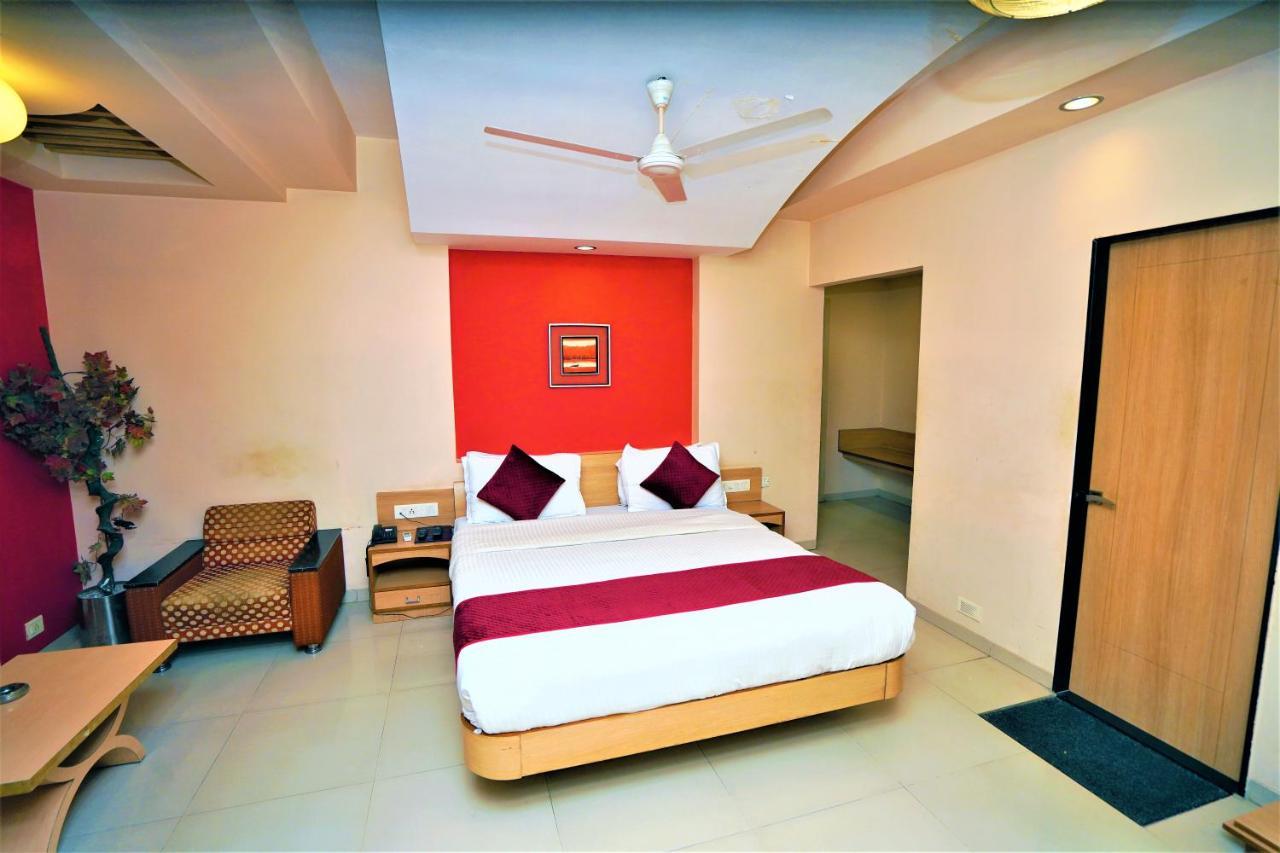 New Hotel Europa Inn Rajkot Exterior foto