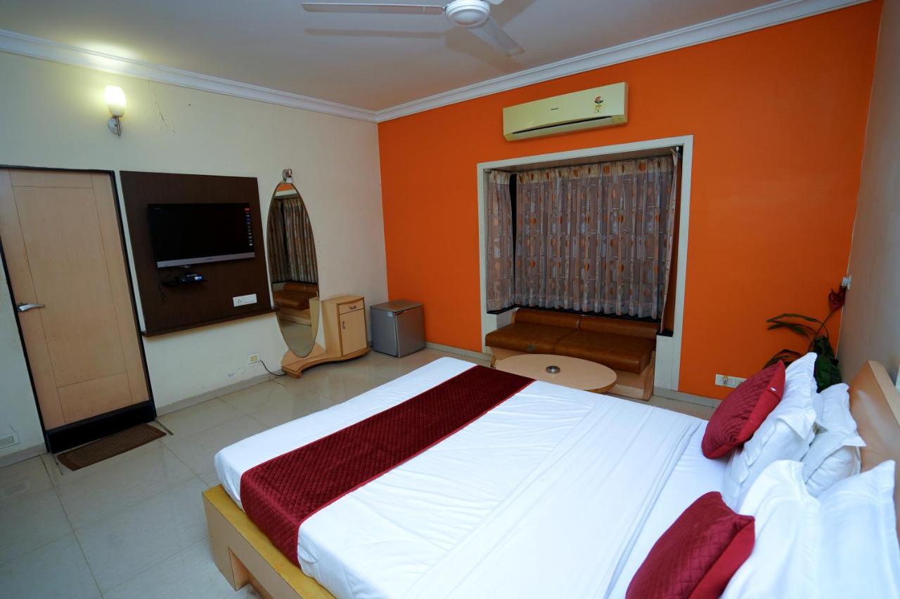 New Hotel Europa Inn Rajkot Exterior foto