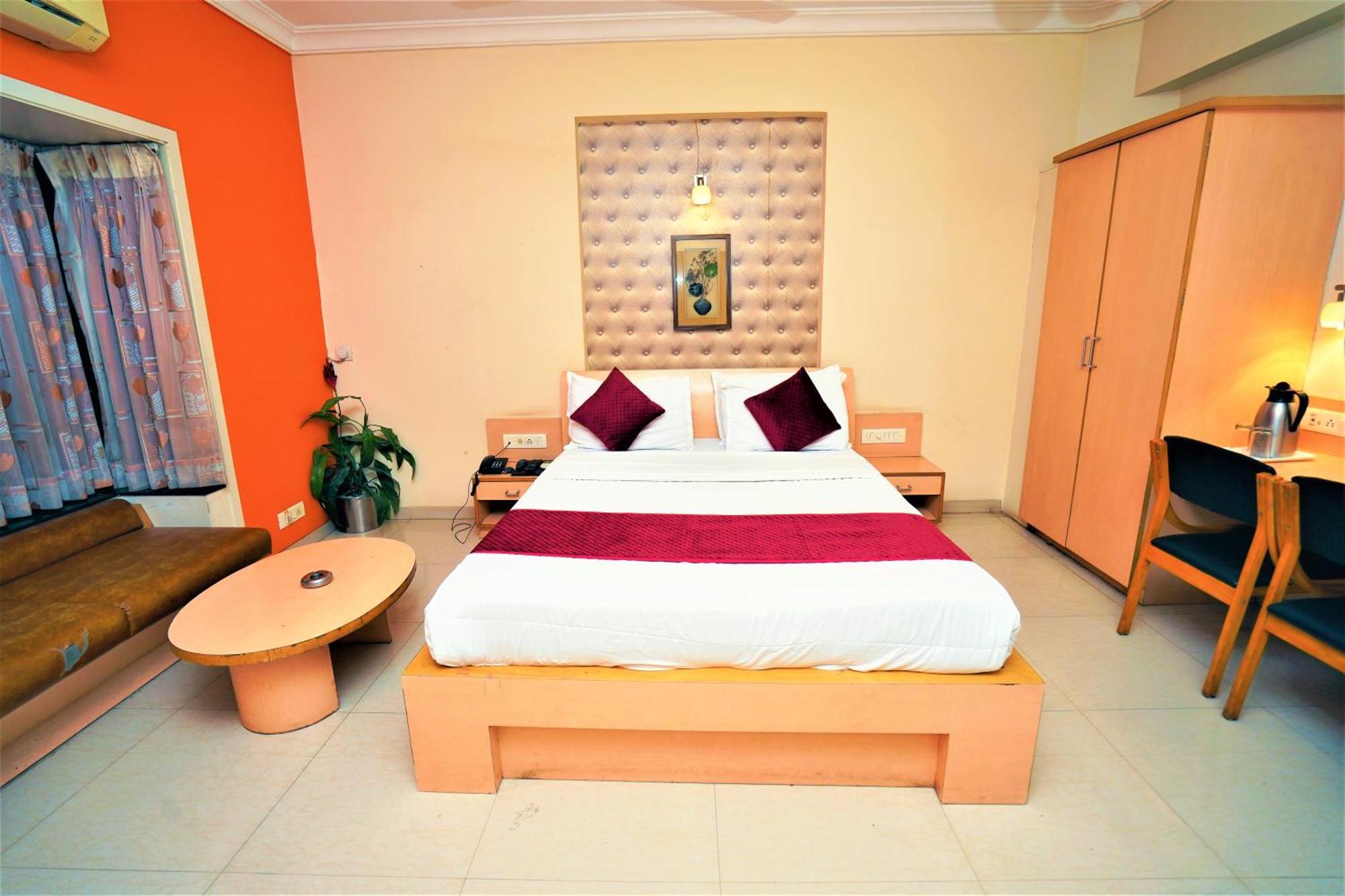 New Hotel Europa Inn Rajkot Exterior foto