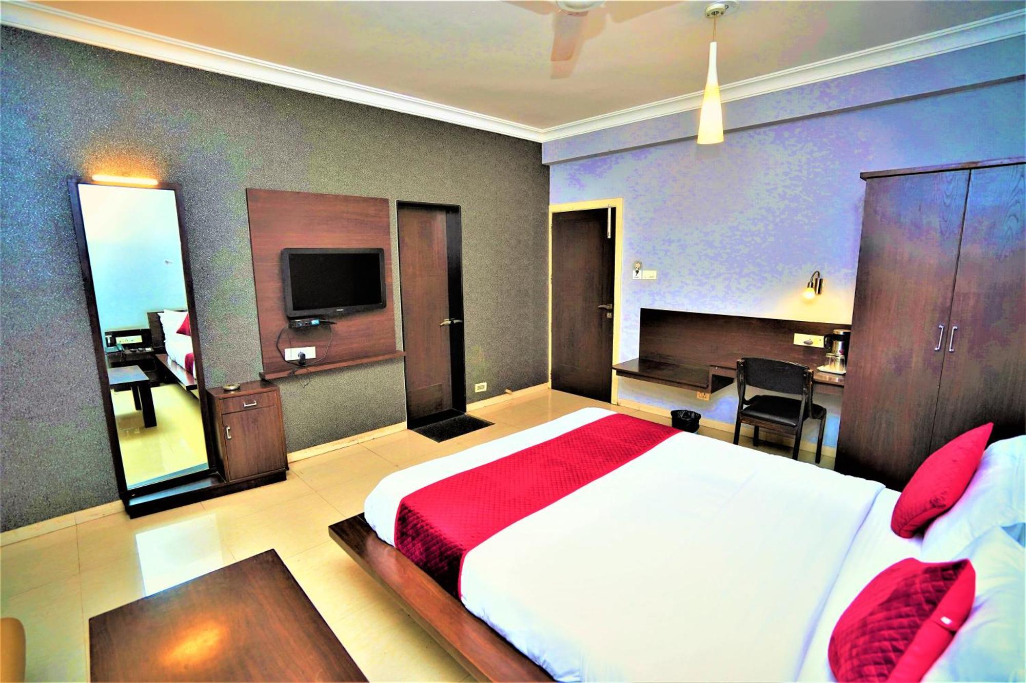 New Hotel Europa Inn Rajkot Exterior foto