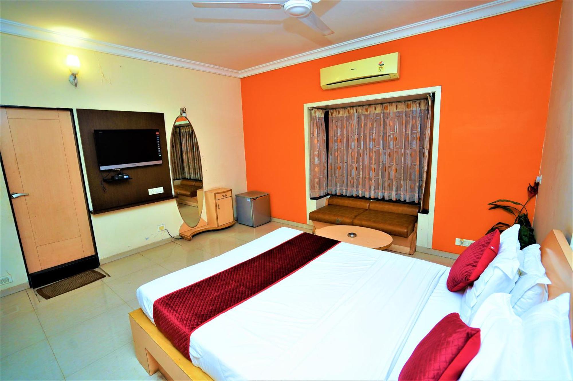 New Hotel Europa Inn Rajkot Exterior foto