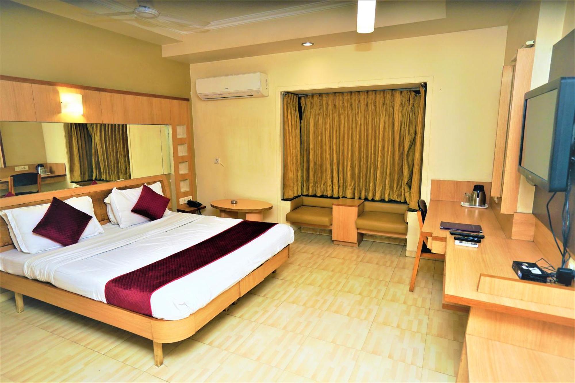 New Hotel Europa Inn Rajkot Exterior foto