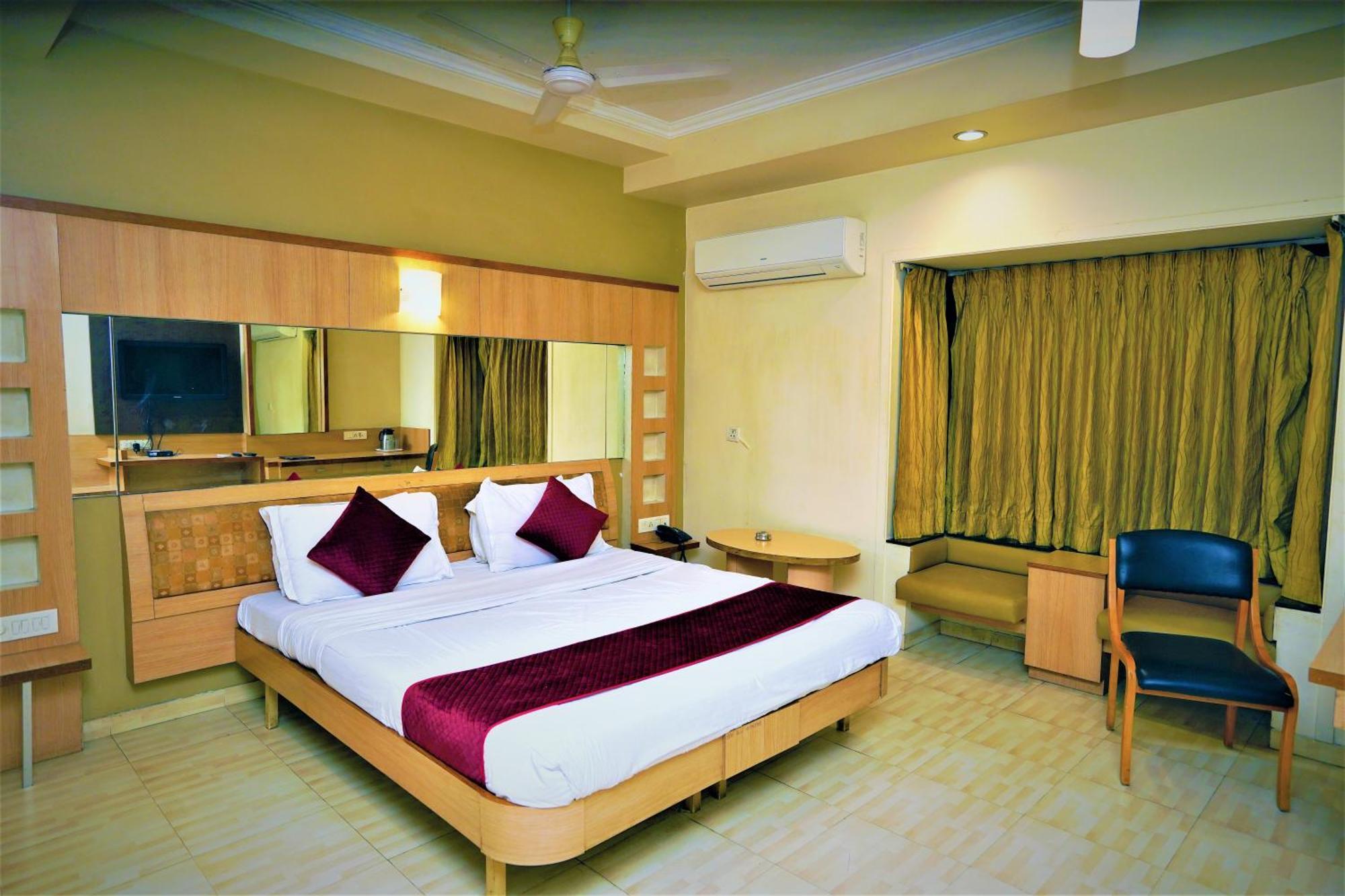 New Hotel Europa Inn Rajkot Exterior foto