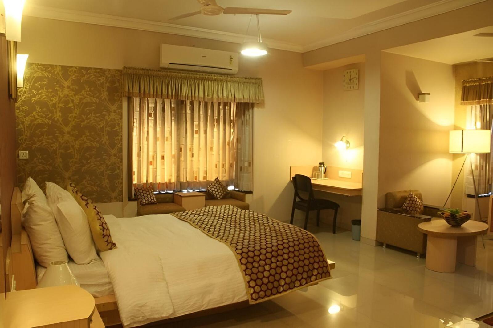 New Hotel Europa Inn Rajkot Exterior foto