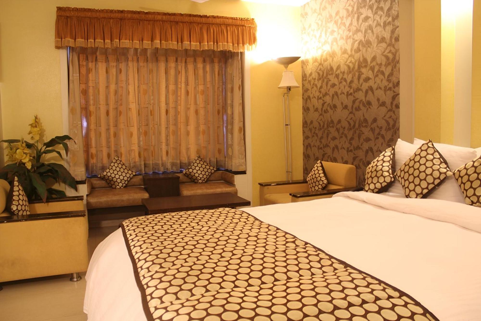 New Hotel Europa Inn Rajkot Exterior foto